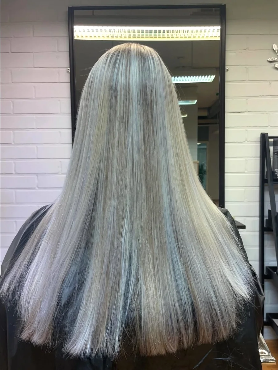 Vaaleiden hiusten raitoitus